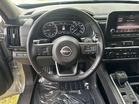 Used 2025 Nissan Pathfinder SV FWD image 30
