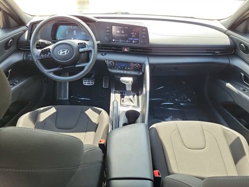 Used 2025 Hyundai Elantra Sport FWD image 10