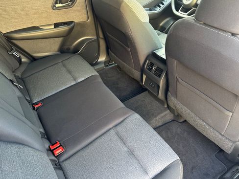 Used 2022 Nissan Rogue SV AWD/4WD image 19