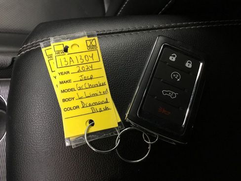 Used 2024 Jeep Grand Cherokee L Limited w/ Luxury Tech Group II image 9