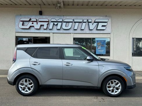 Used 2024 Kia Soul LX w/ Option Group 015 FWD image 3