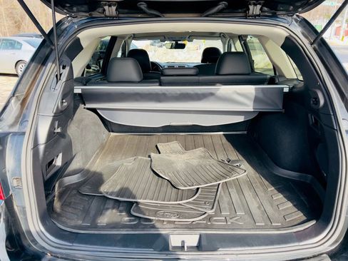 Used 2017 Subaru Outback 3.6R Limited image 11