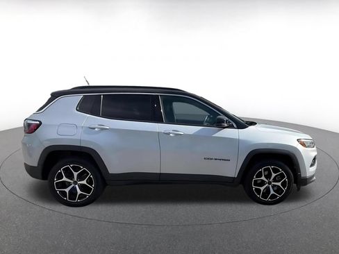 Used 2025 Jeep Compass Limited AWD/4WD image 13