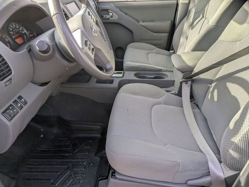 Used 2019 Nissan Frontier SV image 18