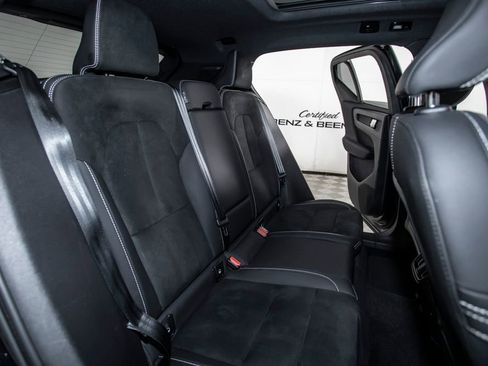 Used 2023 Volvo XC40 Recharge Ultimate image 17