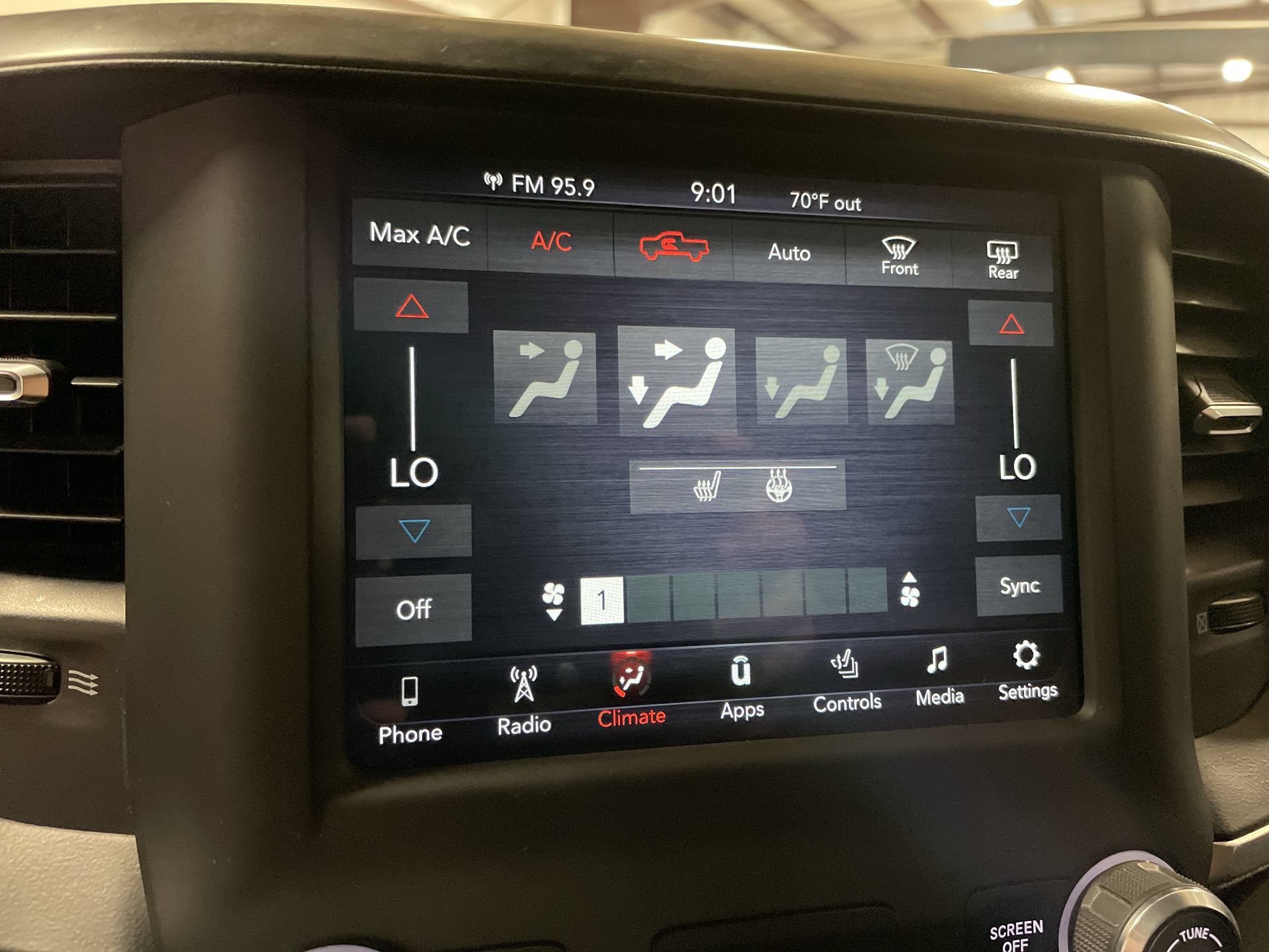 Used 2021 RAM 1500 4x4 Crew Cab image 22