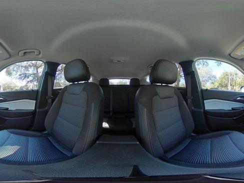 Used 2025 Chevrolet Trax LT image 38