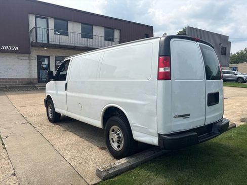 Used 2016 Chevrolet Express 2500 RWD image 5