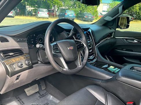 Used 2019 Cadillac Escalade Platinum AWD/4WD image 18