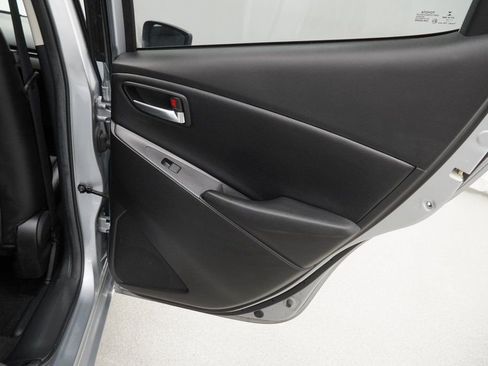 Used 2020 Toyota Yaris XLE image 40