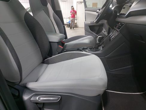 Used 2023 Volkswagen Taos SE w/ Panoramic Sunroof Package AWD/4WD image 10