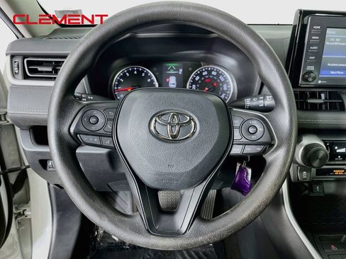 Used 2022 Toyota RAV4 LE FWD image 13