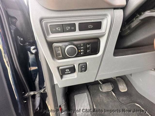 Used 2023 Ford F150 Lightning XLT AWD/4WD image 12