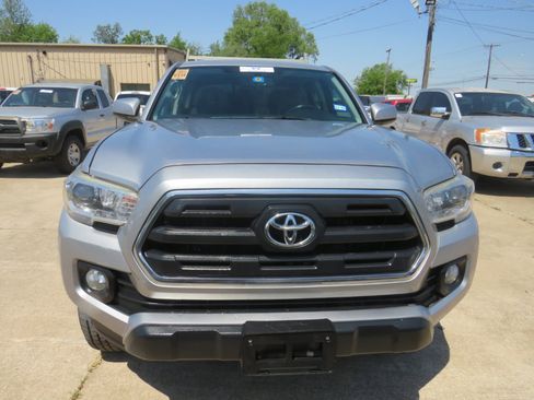 Used 2017 Toyota Tacoma SR5 w/ Tow Package image 2