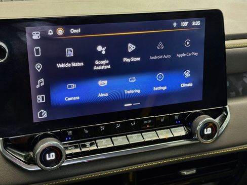Used 2024 Chevrolet Colorado ZR2 w/ ZR2 Convenience Package III AWD/4WD image 9