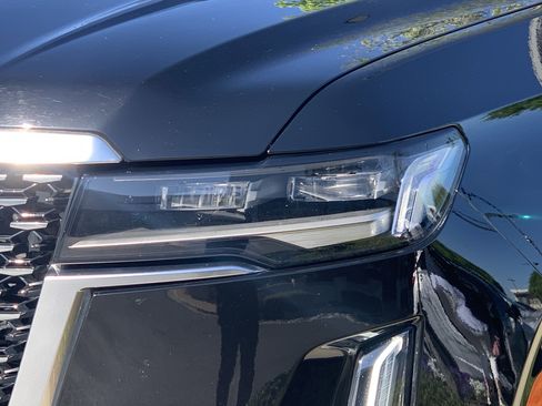 Used 2021 Cadillac Escalade ESV Premium Luxury image 6