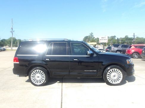 Used 2016 Lincoln Navigator Select RWD image 5