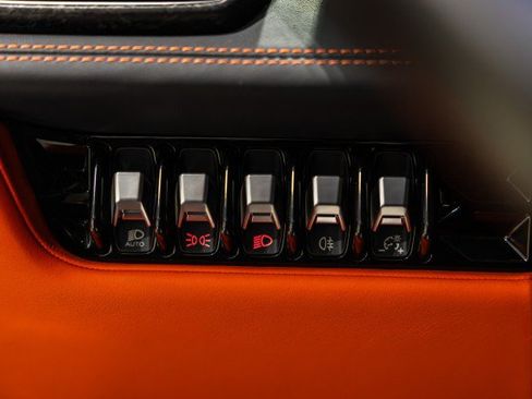 Used 2022 Lamborghini Huracan EVO RWD image 46