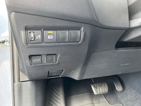 Certified 2025 Toyota Corolla Cross XLE w/ Convenience Package AWD/4WD image 26