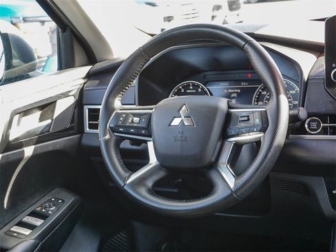 Used 2024 Mitsubishi Outlander SE image 16