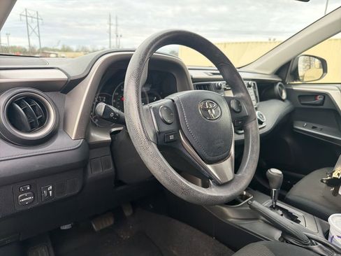 Used 2016 Toyota RAV4 LE image 2