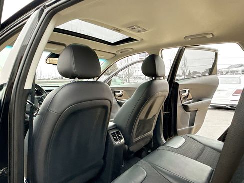 Used 2020 Kia Niro Touring image 6