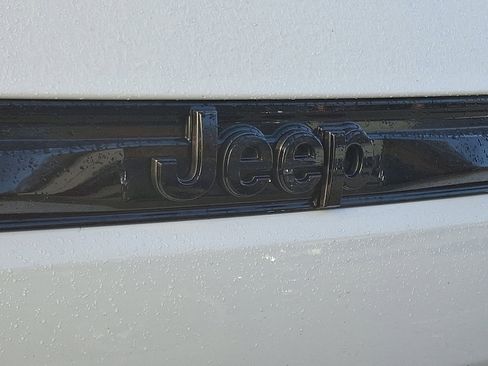 Certified 2024 Jeep Grand Cherokee Altitude image 29