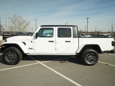 New 2025 Jeep Gladiator Sport image 4