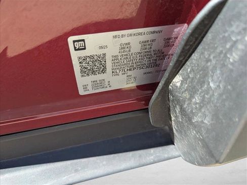 Used 2025 Chevrolet Trax LT FWD image 16