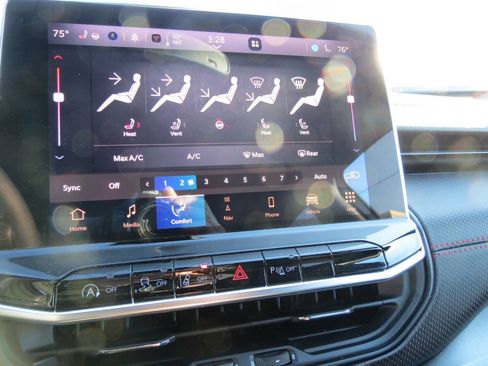 Used 2025 Jeep Compass Trailhawk w/ Trailhawk Elite Group image 22