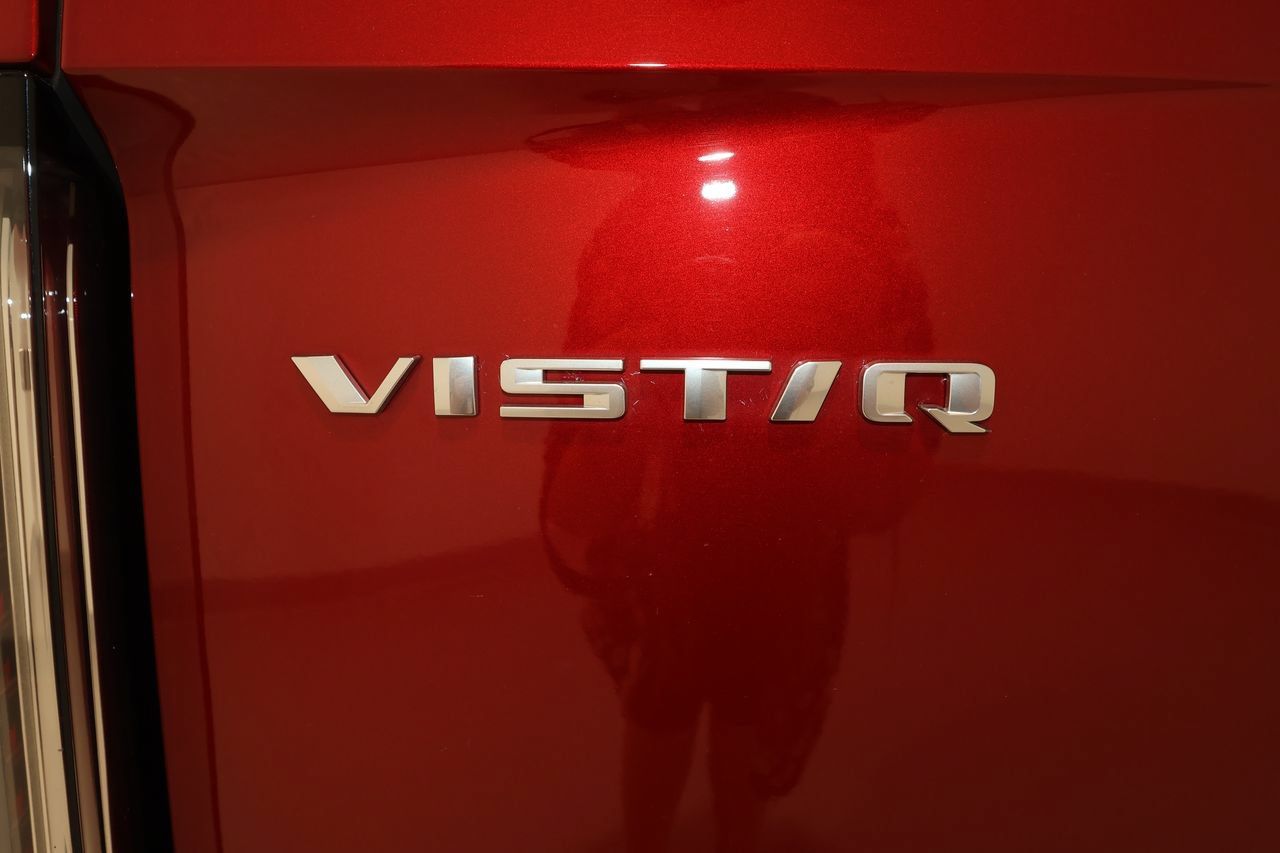 Certified 2026 Cadillac Vistiq Sport w/ LPO, Floor Liner Package AWD/4WD image 34
