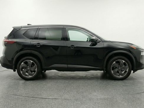Used 2025 Nissan Rogue SV AWD/4WD image 11