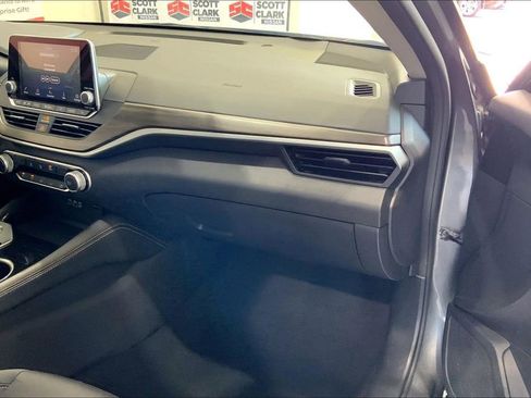 Used 2023 Nissan Altima 2.5 SV FWD image 17
