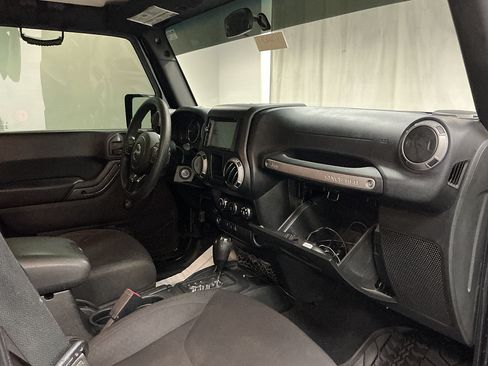 Used 2015 Jeep Wrangler Unlimited Sport w/ Max Tow Package AWD/4WD image 29