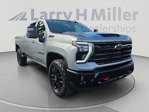Used 2025 Chevrolet Silverado 2500 LT w/ Trail Boss Package AWD/4WD image 7