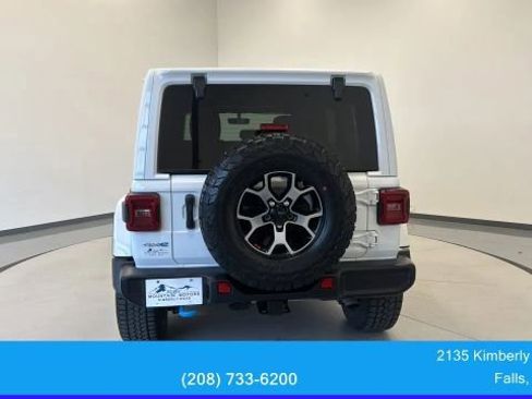 Used 2022 Jeep Wrangler Unlimited Sahara w/ Cold Weather Group AWD/4WD image 6
