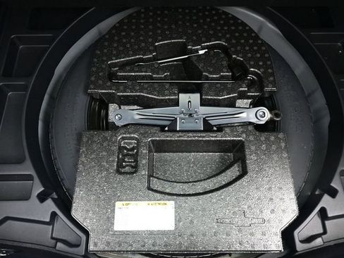 Certified 2025 Toyota Corolla Cross LE image 24