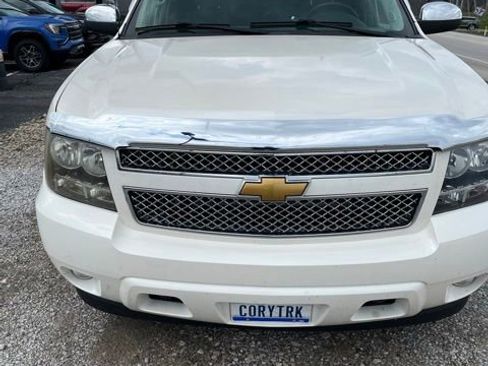 Used 2013 Chevrolet Avalanche LTZ image 4