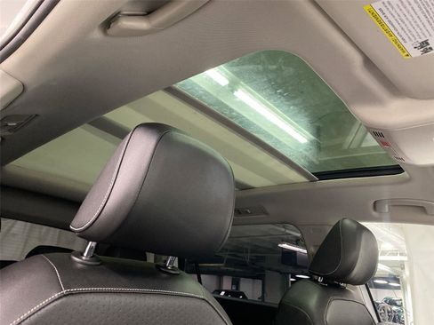 Used 2021 Volkswagen Tiguan SEL image 20