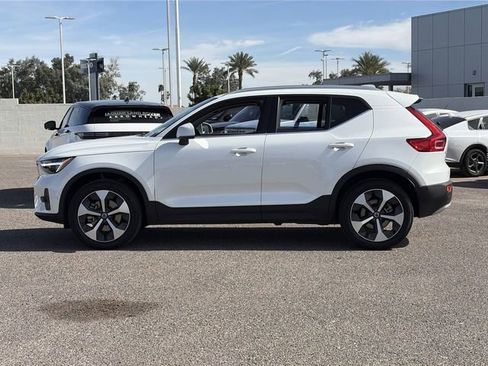 Certified 2025 Volvo XC40 B5 Plus w/ Climate Package image 10