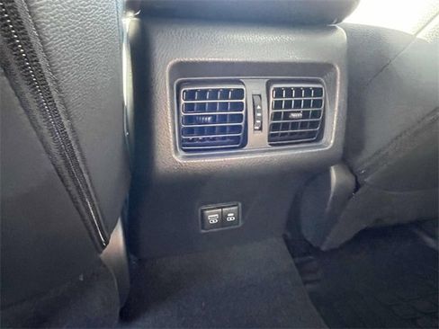 Used 2025 Toyota Camry SE image 13