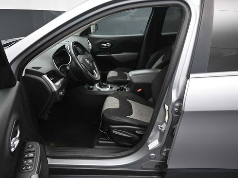 Used 2014 Jeep Cherokee Latitude AWD/4WD image 21