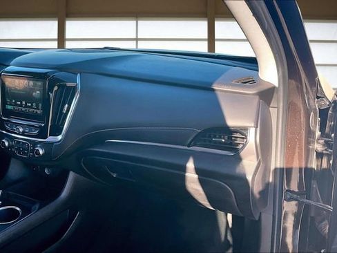 Used 2019 Chevrolet Traverse LT image 17
