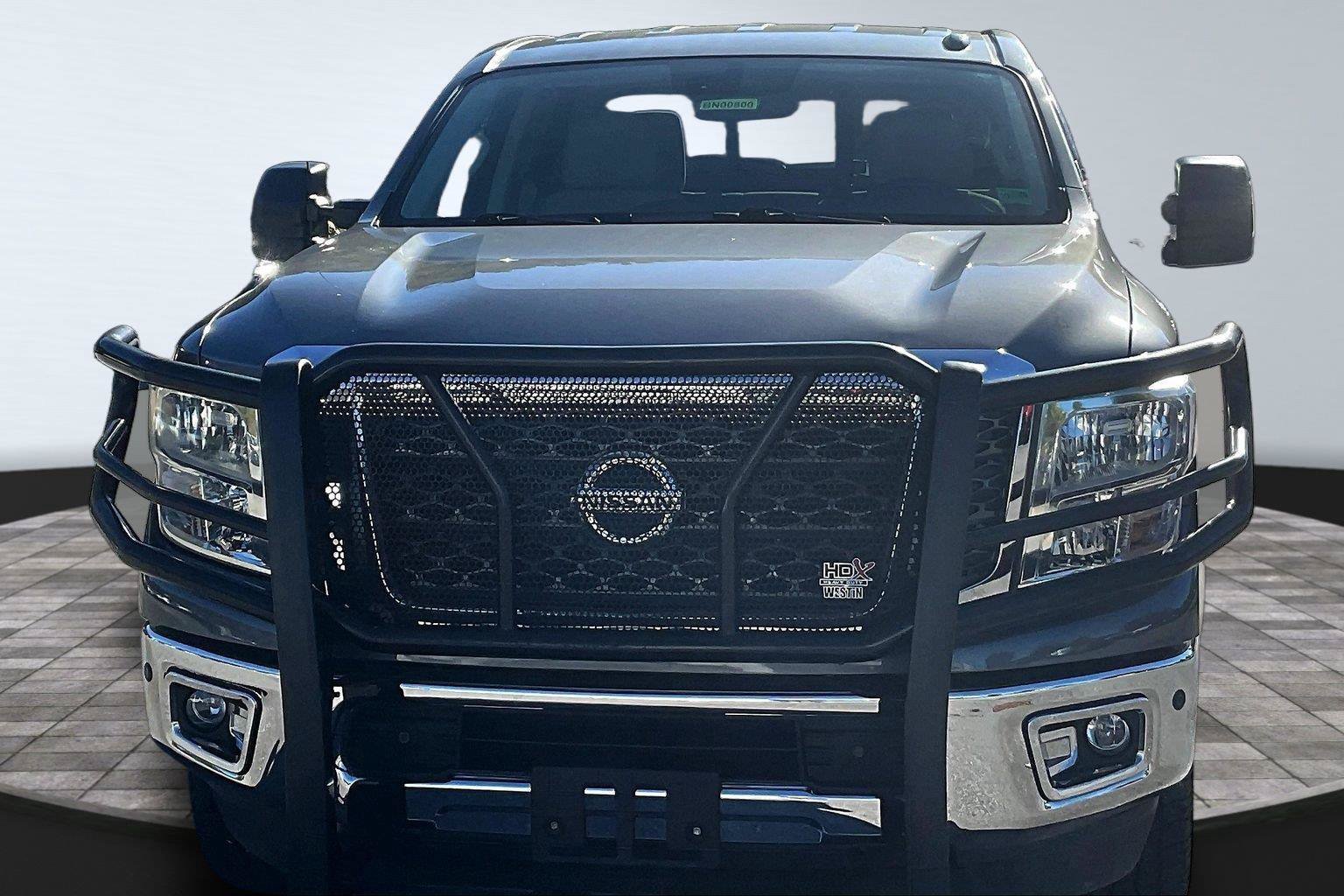 Used 2017 Nissan Titan SV AWD/4WD image 2