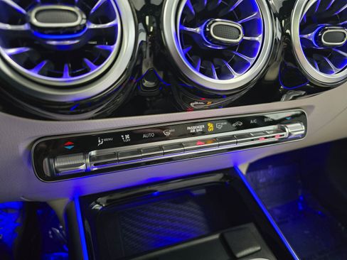 Used 2025 Mercedes-Benz GLA 250 4MATIC image 41