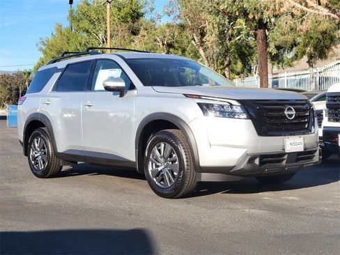 New 2025 Nissan Pathfinder SV w/ Black Appearance Package image 16