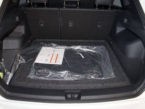New 2026 Volkswagen Tiguan SE R-Line FWD image 28