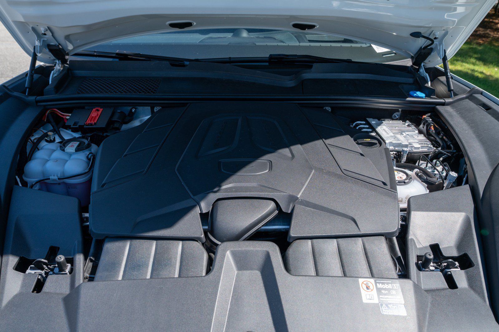 Certified 2026 Porsche Cayenne E-Hybrid AWD/4WD image 17