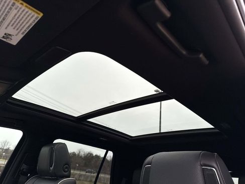 Used 2021 Cadillac Escalade Premium Luxury image 20