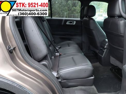 Used 2015 Ford Explorer XLT w/ Equipment Group 202A AWD/4WD image 17